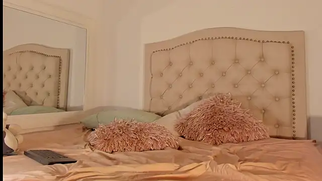 Snapshot of Scarlett_grand chatting on February 2025 05:42:01 AM Scarlett grand online show from February 2025 05:42:01 AM