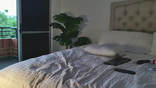 Snapshot of Scarlett_grand chatting on November 2025 09:48:01 PM Scarlett grand online show from November 2025 09:48:01 PM