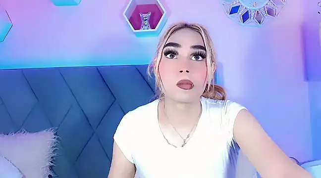 Snapshot of Hallyhott chatting on December 2024 12:38:01 PM Hallyhott online show from December 2024 12:38:01 PM