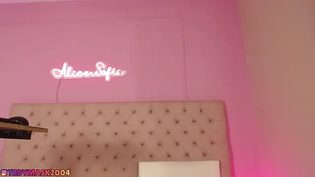 alice sofia online show from April 2026 07:58:01 PM