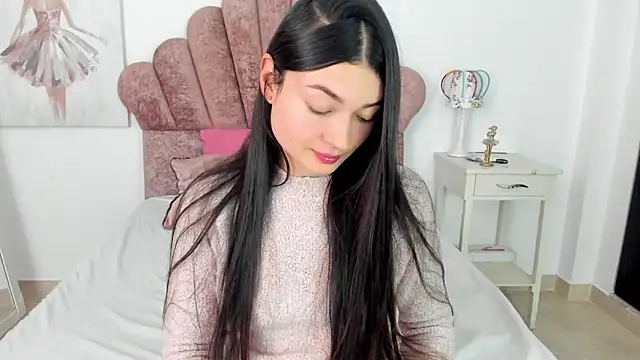 Snapshot of lauraparisi chatting on September 2025 09:40:02 PM lauraparisi online show from September 2025 09:40:02 PM