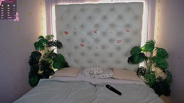 Lella Ryann  online show from March 2025 06:43:01 PM