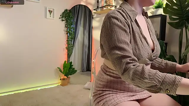 Lella Ryann  online show from March 2025 12:01:02 PM