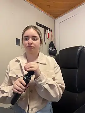 imlindapink online show from February 2026 06:30:01 PM