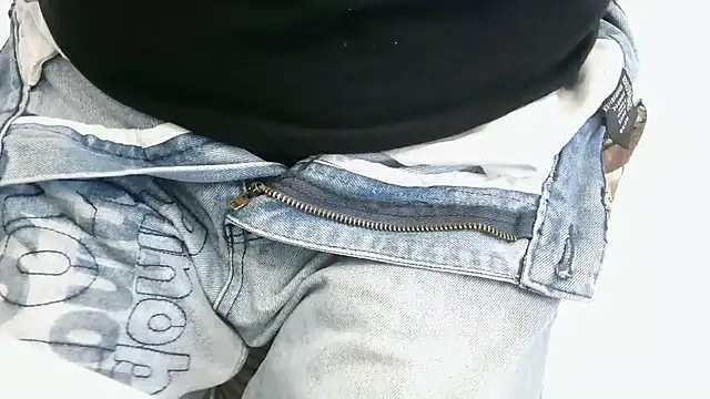 Snapshot of XiaoGuoGuo284512 chatting on November 2025 04:37:01 AM XiaoGuoGuo284512 online show from November 2025 04:37:01 AM