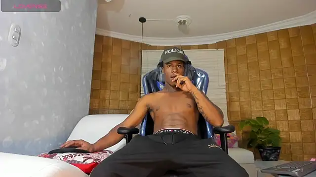 Snapshot of TOWERS21_ chatting on January 2025 08:22:01 PM TOWERS21 online show from January 2025 08:22:01 PM