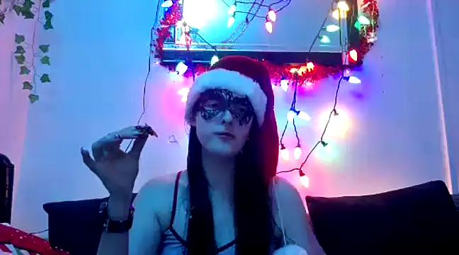 Snapshot of LexiSnowUK chatting on December 2024 11:19:01 PM LexiSnowUK online show from December 2024 11:19:01 PM