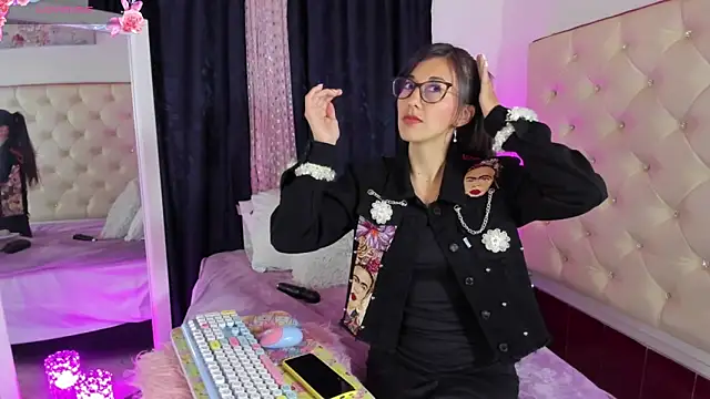  jade white  online show from March 2025 12:22:02 PM