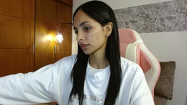 Snapshot of AnnitaSerna_ chatting on October 2025 03:33:01 PM AnnitaSerna online show from October 2025 03:33:01 PM