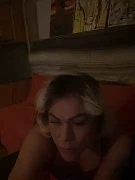 Snapshot of HoneyBdaQueen chatting on December 2024 10:16:01 AM HoneyBdaQueen online show from December 2024 10:16:01 AM