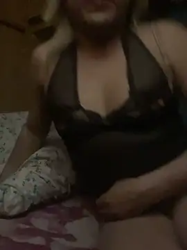 Snapshot of HoneyBdaQueen chatting on December 2024 02:16:01 PM HoneyBdaQueen online show from December 2024 02:16:01 PM