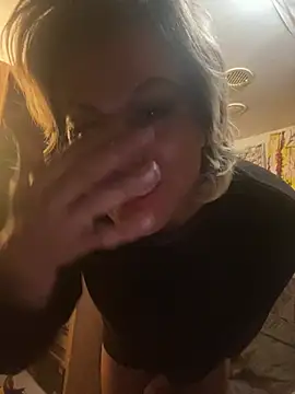 Snapshot of HoneyBdaQueen chatting on January 2025 04:34:01 AM HoneyBdaQueen online show from January 2025 04:34:01 AM