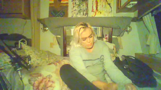 Snapshot of HoneyBdaQueen chatting on October 2025 07:53:02 AM HoneyBdaQueen online show from October 2025 07:53:02 AM