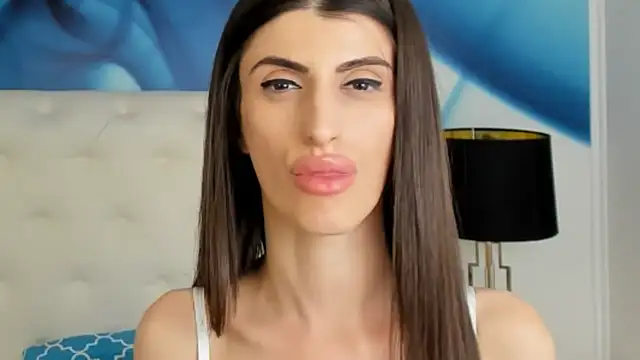 SkinnyDolly online show from February 2025 10:00:02 PM