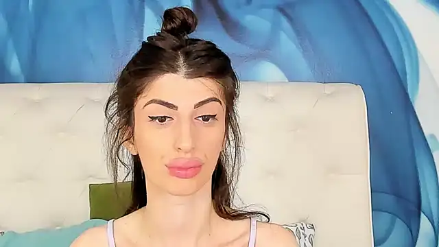 SkinnyDolly online show from November 2025 03:05:01 AM