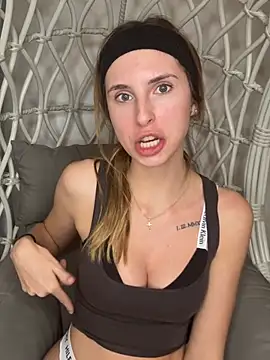 emma05 online show from February 2026 07:37:01 PM