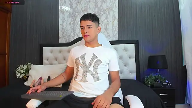 ander deimond  online show from January 2025 01:14:02 PM