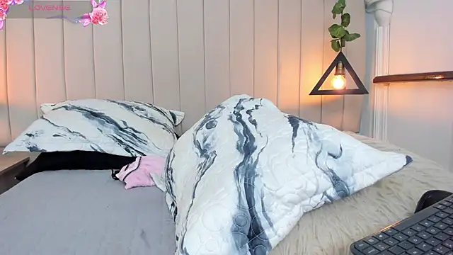 JulianaWaldo online show from January 2025 04:24:01 PM