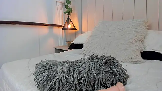 JulianaWaldo online show from February 2025 05:09:01 PM