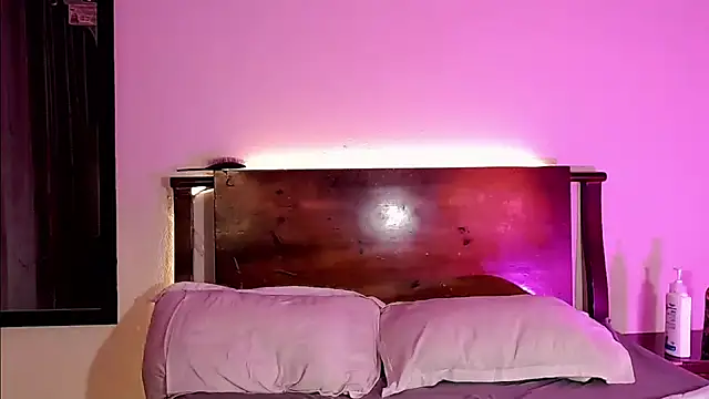 Snapshot of MimiRodriguez chatting on December 2024 08:57:02 AM MimiRodriguez online show from December 2024 08:57:02 AM