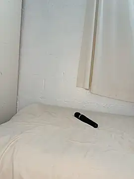 Snapshot of contagiousqueen chatting on April 2026 01:05:02 PM contagiousqueen online show from April 2026 01:05:02 PM