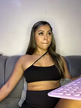 tuckersabrina online show from December 2024 11:51:01 PM