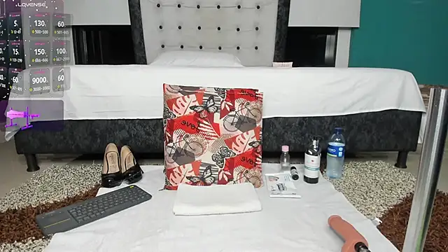 kinky polar online show from December 2025 02:43:02 AM