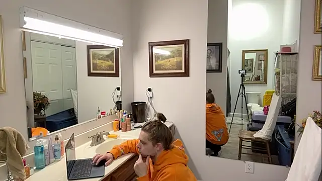 Snapshot of DaddydayDrinkzz chatting on February 2025 04:25:01 AM DaddydayDrinkzz online show from February 2025 04:25:01 AM