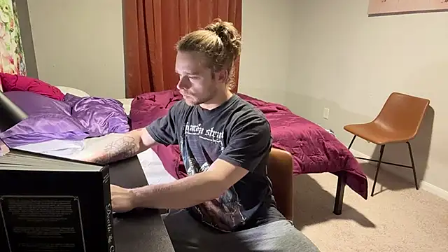 Snapshot of DaddydayDrinkzz chatting on February 2025 06:47:02 AM DaddydayDrinkzz online show from February 2025 06:47:02 AM