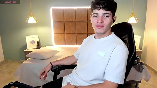 AlejooTwink online show from February 2026 11:16:02 PM