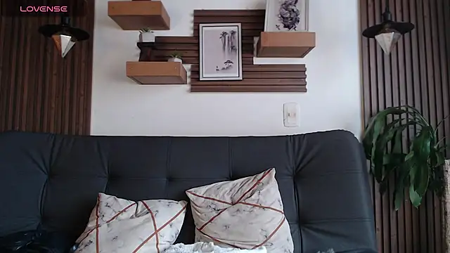 Snapshot of Layla_707 chatting on February 2026 04:43:01 PM Layla 707 online show from February 2026 04:43:01 PM