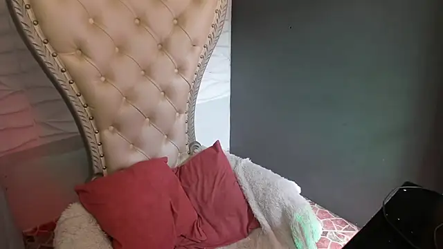 Layla 707 online show from March 2026 06:38:02 PM