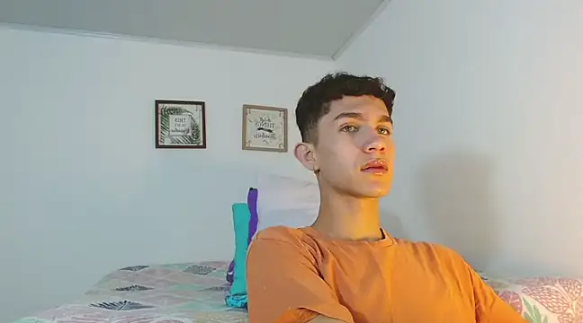 Noah tyler  online show from December 2024 07:54:02 PM