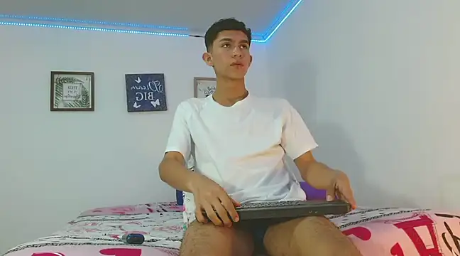 Noah tyler  online show from December 2024 09:25:02 PM