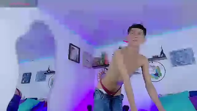 Noah tyler  online show from September 2025 07:59:02 PM