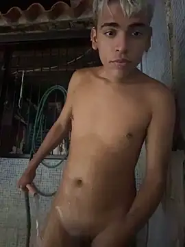 Snapshot of Leo_bunny_hot chatting on May 2026 02:05:02 AM Leo bunny hot online show from May 2026 02:05:02 AM