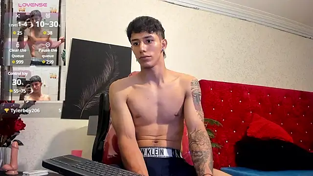 Cristopher23  online show from March 2025 10:55:02 PM