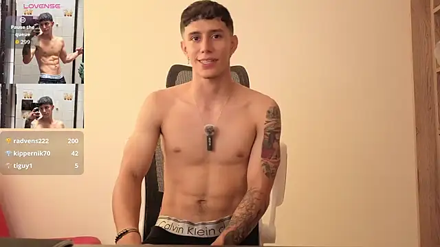 Cristopher23  online show from September 2025 01:02:02 PM