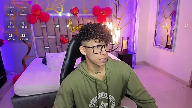 AkazaBoy  online show from February 2025 04:16:02 AM