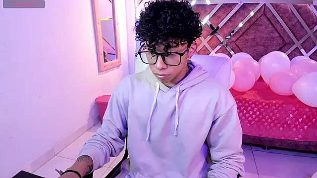 AkazaBoy  online show from March 2025 04:24:02 AM