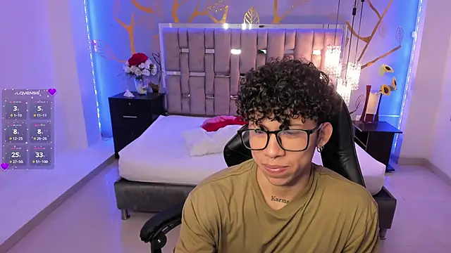 AkazaBoy  online show from March 2025 04:29:02 AM