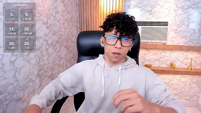 AkazaBoy  online show from September 2025 08:31:01 PM