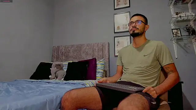 ETHAN ADAM online show from February 2026 11:02:02 PM