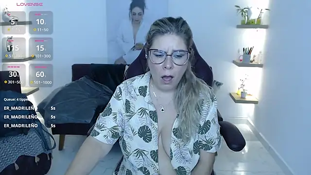 Snapshot of Serenay_ chatting on June 2026 12:32:02 AM Serenay online show from June 2026 12:32:02 AM