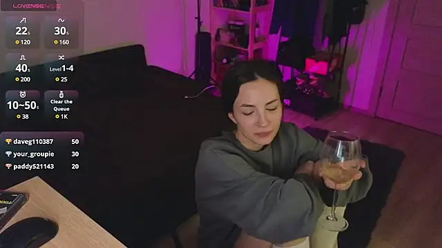 Snapshot of Space_X_Roxy_ chatting on December 2024 09:52:01 PM Space X Roxy online show from December 2024 09:52:01 PM