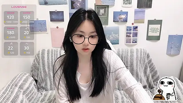 Snapshot of LiLiYbaby chatting on June 2026 06:42:02 AM LiLiYbaby online show from June 2026 06:42:02 AM