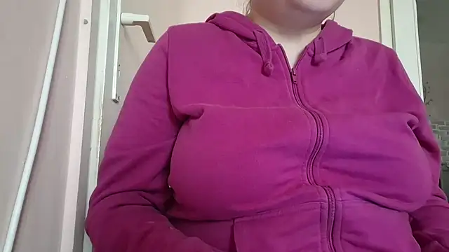 Snapshot of AalinnaK chatting on December 2024 09:57:01 AM AalinnaK online show from December 2024 09:57:01 AM