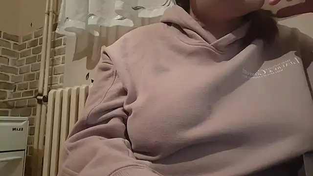 Snapshot of AalinnaK chatting on February 2025 07:31:02 PM AalinnaK online show from February 2025 07:31:02 PM