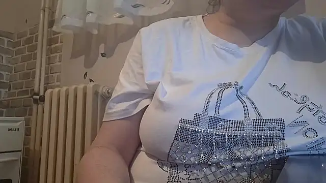 Snapshot of AalinnaK chatting on February 2025 01:35:02 PM AalinnaK online show from February 2025 01:35:02 PM