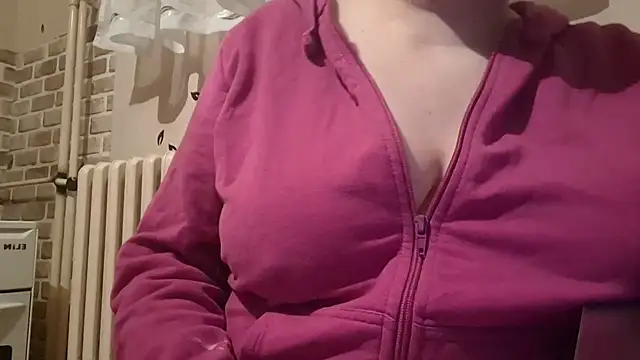 Snapshot of AalinnaK chatting on February 2025 04:40:02 PM AalinnaK online show from February 2025 04:40:02 PM